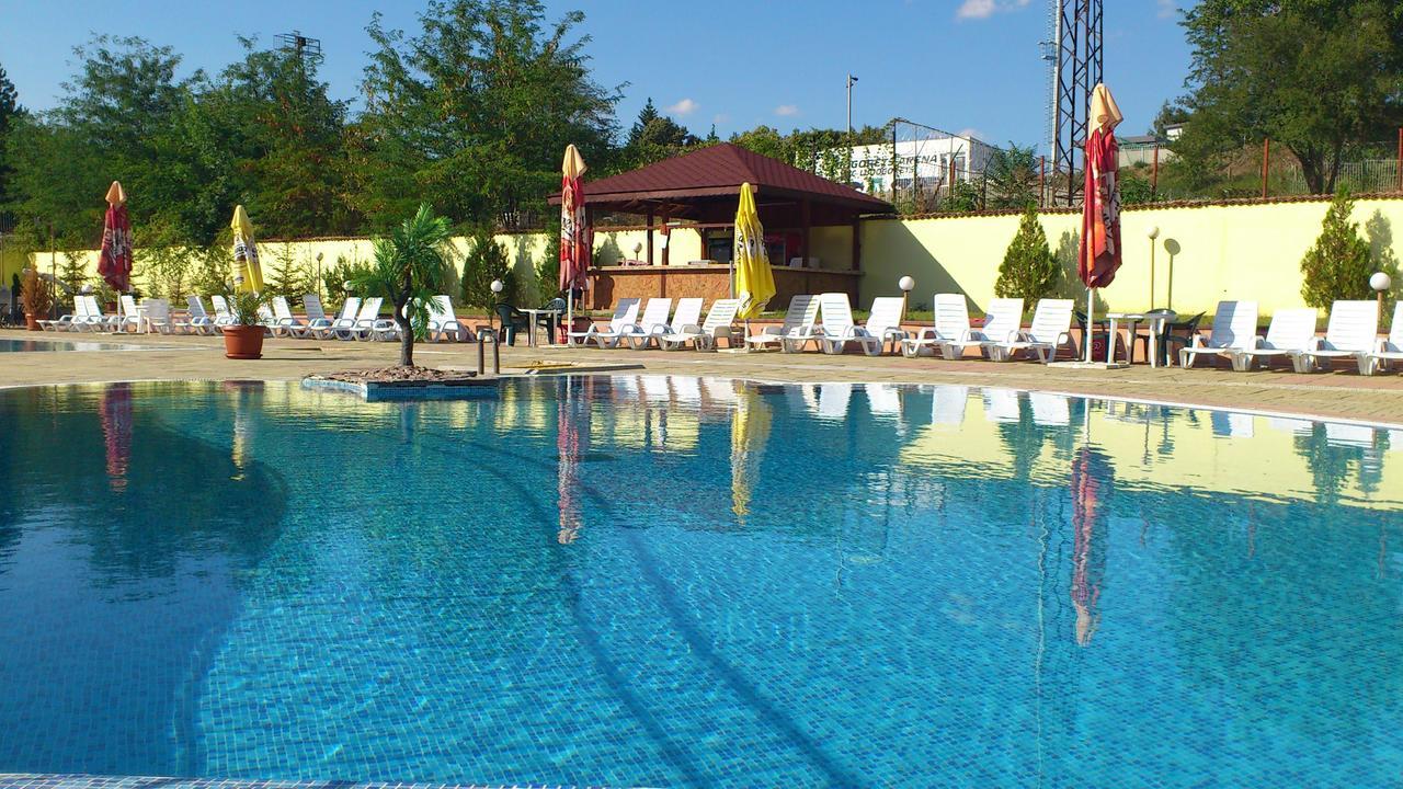 Hotel Mimoza Razgrad Buitenkant foto