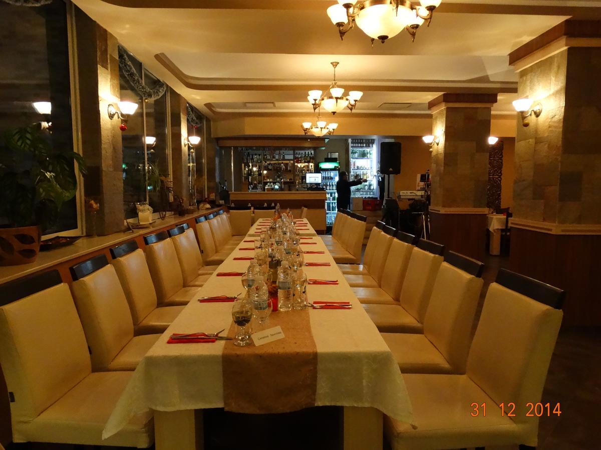 Hotel Mimoza Razgrad Buitenkant foto