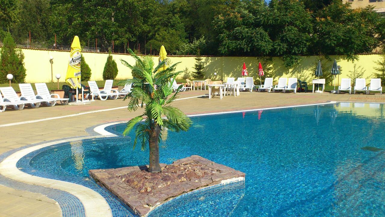 Hotel Mimoza Razgrad Buitenkant foto