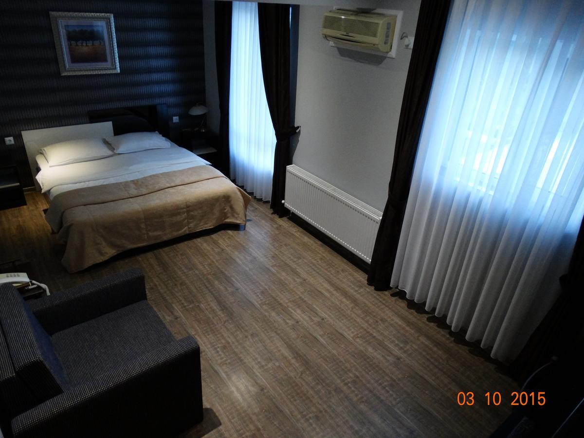 Hotel Mimoza Razgrad Buitenkant foto
