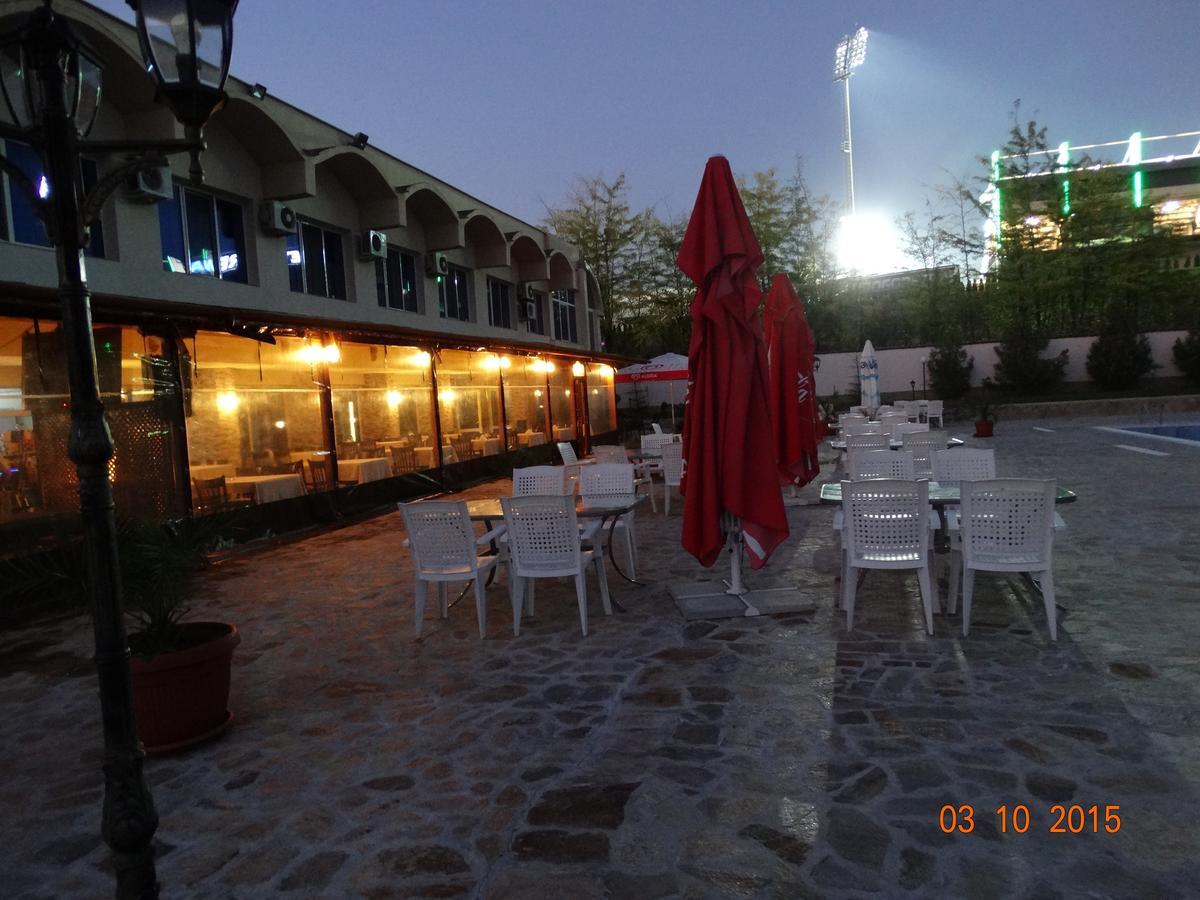 Hotel Mimoza Razgrad Buitenkant foto